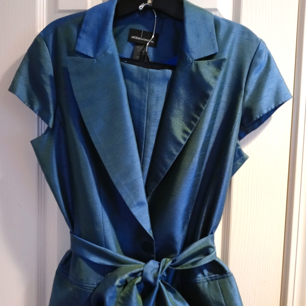 Iridescent blue pants suit
